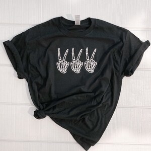 Skelet Peace Sign Tee
