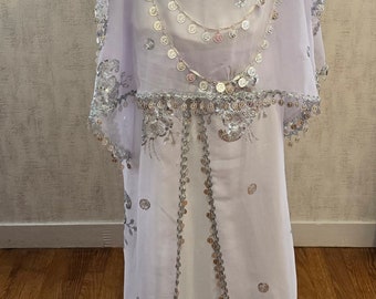 Traje tradicional chaoui chaouia boda vestido chaoui argelino melhfa bereber pieza blanca y plateada metal plateado Argelia oriental