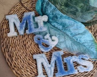 Wedding decoration mr & Mrs in epoxy resin color blue white and sequin blue handmade gift table decoration