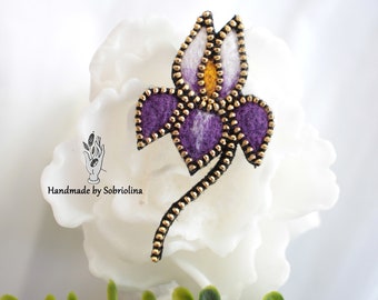 Fleur violette / Iris / broche en laine / broche à fermeture éclair. Broche fleur en laine feutrée. Cadeau broche pour femme Broche. Pin feutre Zipper bijoux Broche