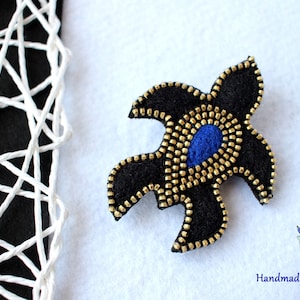 Turtle - wool brooch with zip. Felted wool pin brooch. Pin felt Zipper jewelry Brooch. Unique design pin. Pin gift for woman Brooch