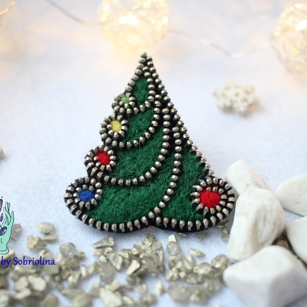 Brooch Christmas tree / Christmas pin / Holiday brooch / Zipper & wool brooch / Christmas gift / New Year gift / New Year accessories