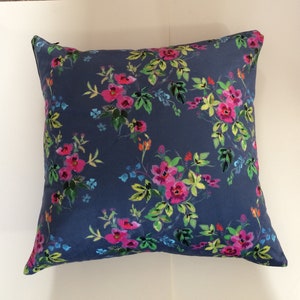 Blue Velvet Floral Cushion Cover, Country Farmhouse Decor bild 1