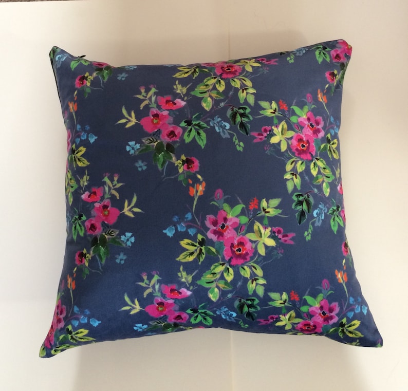 Blue Velvet Floral Cushion Cover, Country Farmhouse Decor bild 1