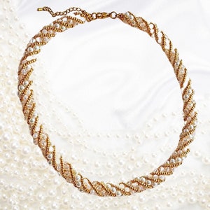 Necklace Spiral de Luxe in Gold/White image 1