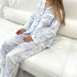 Pijama de gaze Toile De Jouy Pijama confortável, roupa de dormir com estampa azul francesa, pijama de algodão macio, presente para sua madrinha de casamento