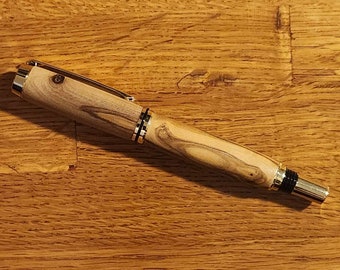 Pluma estilográfica con tapa giratoria de madera de olivo