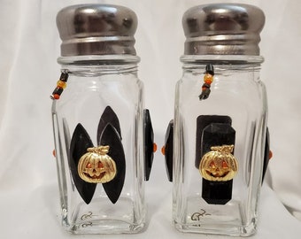 Decorative Pumpkin Salt and Pepper Shakers for Halloween