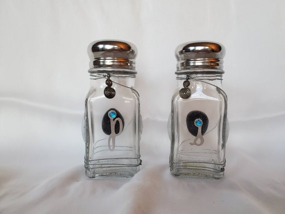 Decorative salt and pepper shakers discount