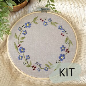 Floral Wreath Embroidery kit, Violet Floral Craft Kit, Custom Floral Wreath, Customizable DIY Embroidery Kit, Beginner Hand Embroidery Kit