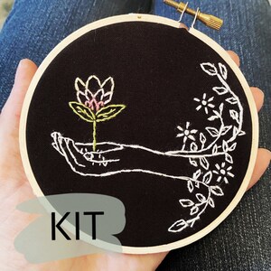 DIY Embroidery Kit / Healing Hands Modern Embroidery Kit / Hand Embroidery Kit for Beginners / Flower embroidery art/ Hand Embroidery Kit