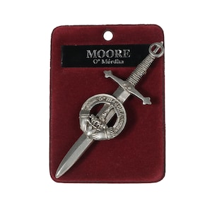 Moore (O&#39;Mordha) Irish Family Crest Kilt Pin - Made in Scotland - Coat of Arms