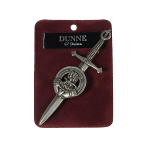 Dunne (O&#39;Duinn) Irish Family Crest Kilt Pin - Made in Scotland - Coat of Arms