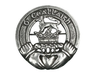 Insignia/broche de gorra con escudo de la familia irlandesa O'Kelly (O'Ceallaigh) - Hecho en Escocia