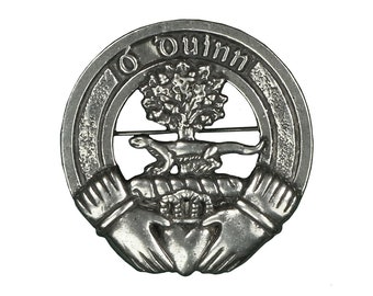 Dunne (O'Duinn) Irish Family Crest Cap Badge / Brosche - Made in Scotland