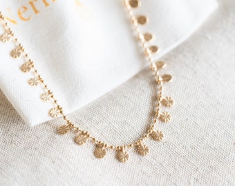 Raffinata collana girocollo placcata in oro pendenti piccoli medaglioni