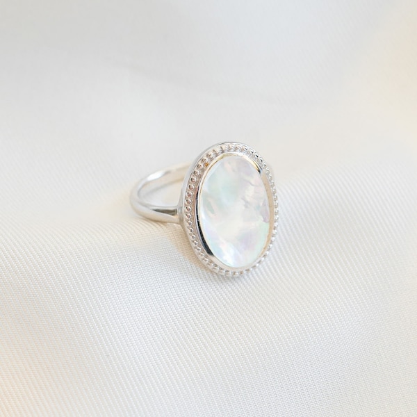 Silver Mother-of-Pearl Ring Trend Designer White Precious Stone