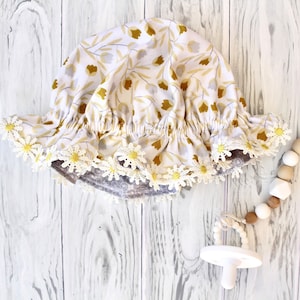 Baby Mädchen historische Prärie Mob Mütze in gelb und grau, wendbar