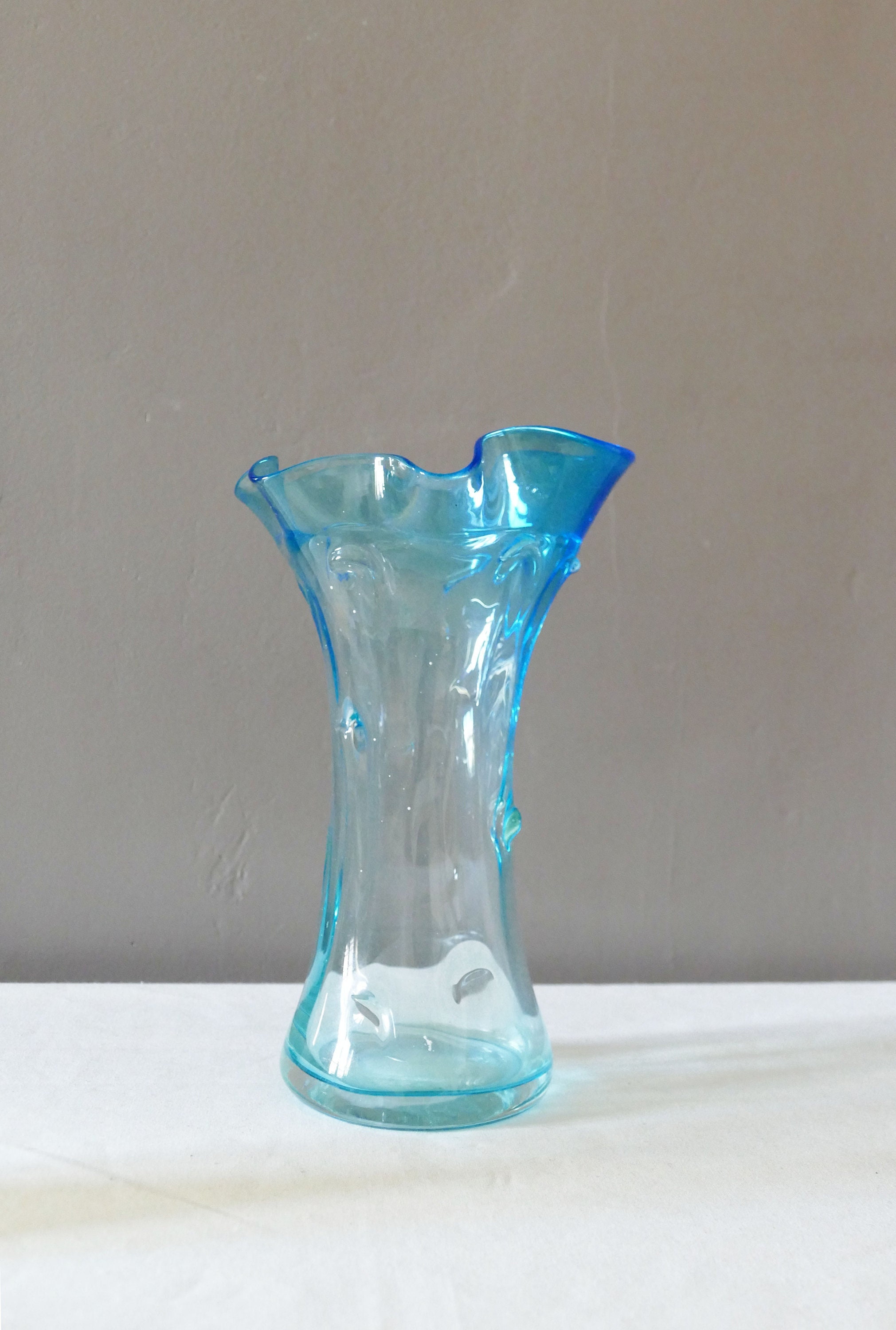 Vase en Verre Vintage Bleu Turquoise avec Des Bords Incurvés