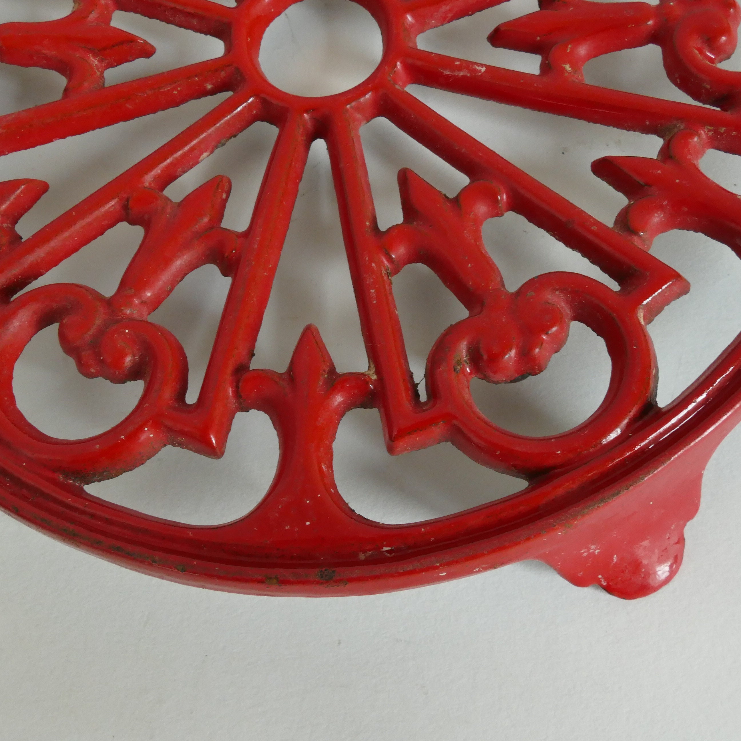 Dessous De Plat En Fonte Vintage - Rouge - Rossace - Déco Ancienne