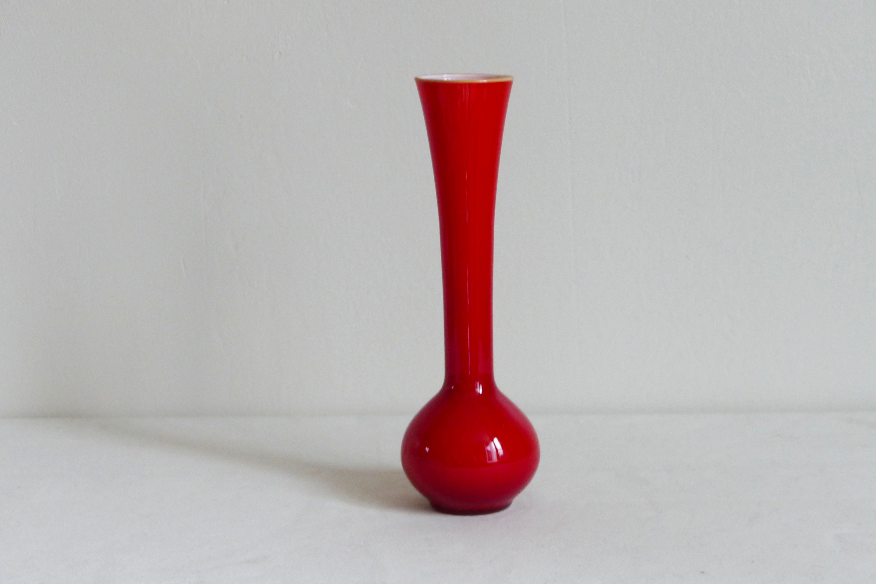 Vase Soliflore Vintage en Opaline Rouge Années 70