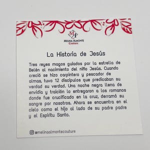May include: A white card with red floral border and a black and white image of a star. The text on the card reads "La Historia de Jes&uacute;s" and tells the story of Jesus' life. The card also includes the social media handle "@melinaalmontecouture".