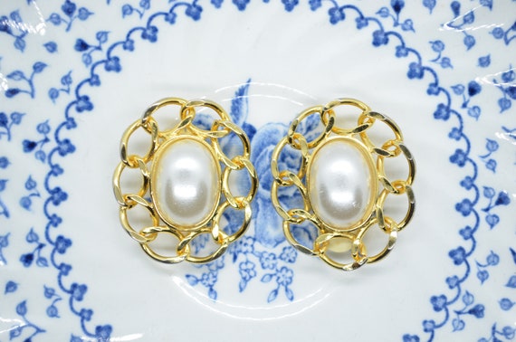 FAUX PEARL EARRINGS, Vintage 1980's, Clip on, Cha… - image 4
