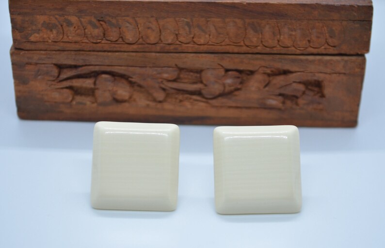 VINTAGE EARRINGS 1980/'s 80/'s fashion Pierced earrings Spring and summer jewellery Retro jewellery Cream color Square Plastic