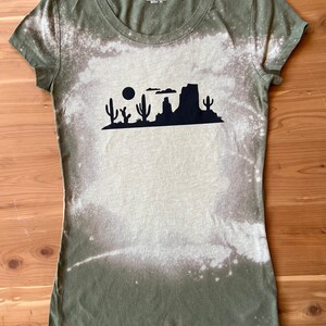 Womens/tee hunter green bleached front desert scene cactus x/small