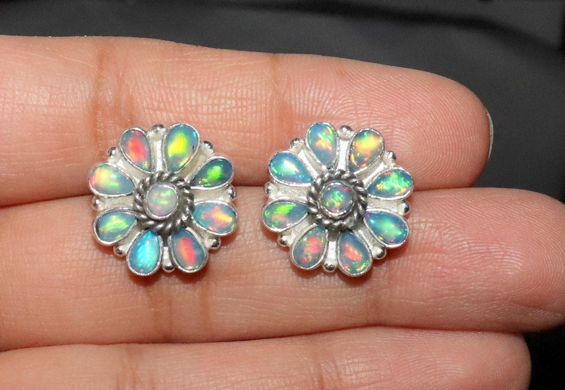オーストラリア産オパール スタッズピアス s925 花モチーフ オーストラリア産オパール スタッズピアス s925 花モチーフ