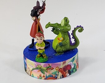 Disney Peter Pan cake topper.  Peter Pan centerpiece decoration.  A great keepsake for your memories.  Not fondant!