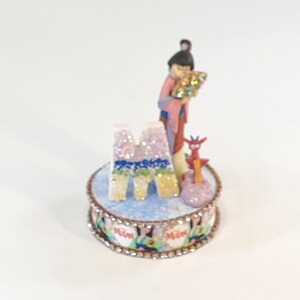 Disney Mulan cake topper.  Mulan centerpiece decoration.  This makes a great keepsake for your memories.