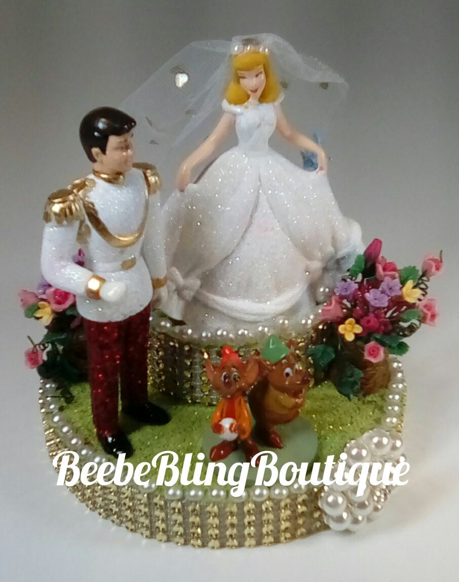 A great keepsake. Disney Cinderella and Prince Charming centerpiece decoration Disney Cinderella and Prince Charming cake topper