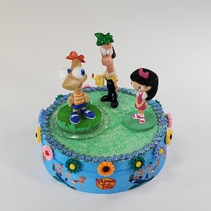 Disney Phineas and Ferb cake topper.  Phineas and Ferb centerpiece decoration.  A great keepsake for your memories.  Not fondant!