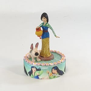Disney Mulan cake topper.  Disney Chinese warrior  Mulan centerpiece decoration.