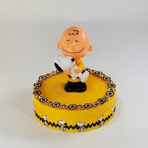 Snoopy Cake Topper: Charlie Brown Keepsake Decoration