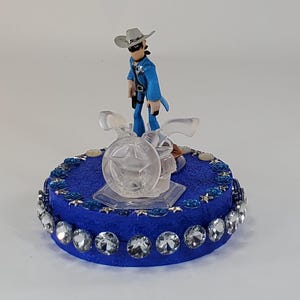 Disney Lone Ranger cake topper.  Lone Ranger centerpiece decoration.  A great keepsake for your memories.  Not fondant!