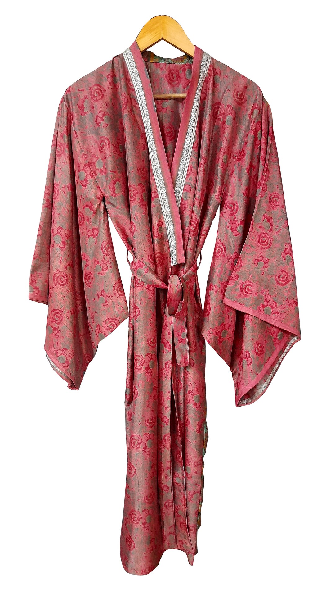 KIMONO WITH TIE BELT ON THE ROAD