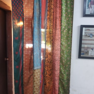 Cortinas de sari indias, dosel de sari único, cortinas de sari de seda, tratamientos para ventanas, cortina de decoración de habitación hippy gitana boho colgante de pared boho