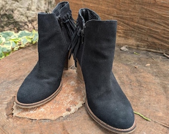 ALDO black suede ankle boots with fringe 3 inch heel western size 7 BOHOChic