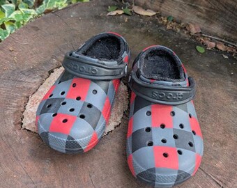 CROCS Classic Clogs, Fleece Lined, Red Black Gray Checkered, Womens 6/ Mens 4