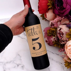 Nome e data personalizzati Etichette per bottiglie di vino Decorazioni per feste di matrimonio Adesivo personalizzato con numero di tavolo per feste di anniversario di compleanno
