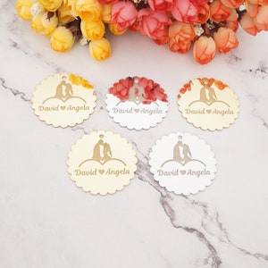 50 stuks 5 cm / 8 cm aangepaste bruidspaar naam datum gepersonaliseerde acryl spiegel ronde tags uitnodigingskaart feest cadeau decoratie met gat bovenaan