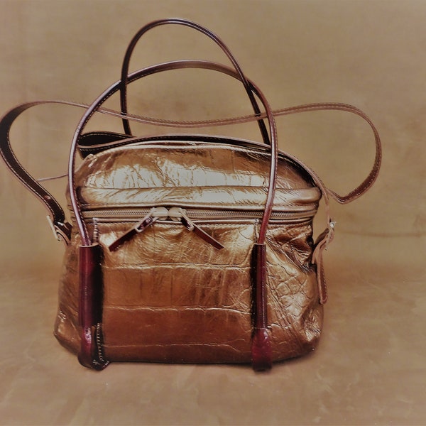 Small multi-pocket bag in copper crocodile calfskin, carried by hand or across the body