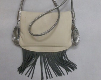 shoulder bag with fringes in ivory and silver genuine leather