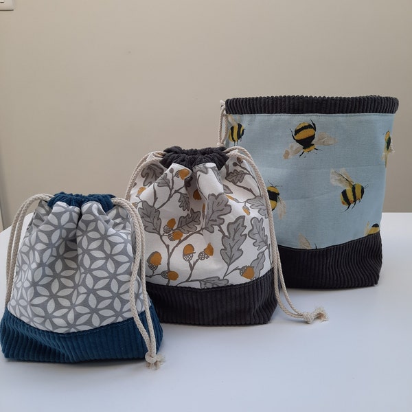 Cotton canvas drawstring bag - craft project bag - gift bag - make-up bag - toy bag - lined and in three sizes - sturdy bag - bees oak leaf