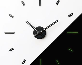 Relógio de parede moderno Relógio minimalista Decoração para casa e escritório, V2M Night Glow, Relógio de parede grande 56 cm. (22 polegadas) Design premiado