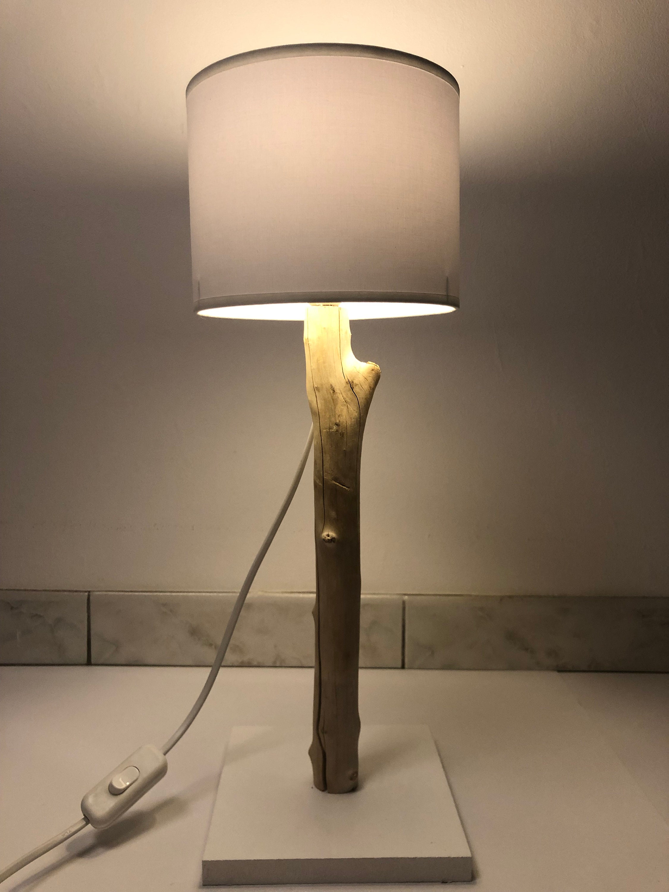 Lampe Bois Flotté Design avec Abat Jour Blanc