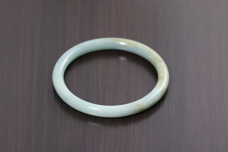 Thin jade bangle Clearance