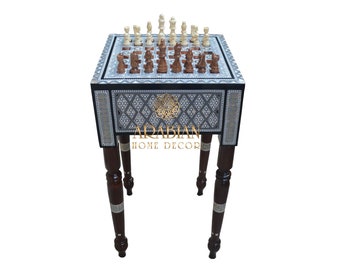 Tavolo da gioco degli scacchi, gioco da tavolo, tavolino quadrato per scacchi intarsiato in madreperla egiziana, tavolino marocchino, set di pezzi degli scacchi